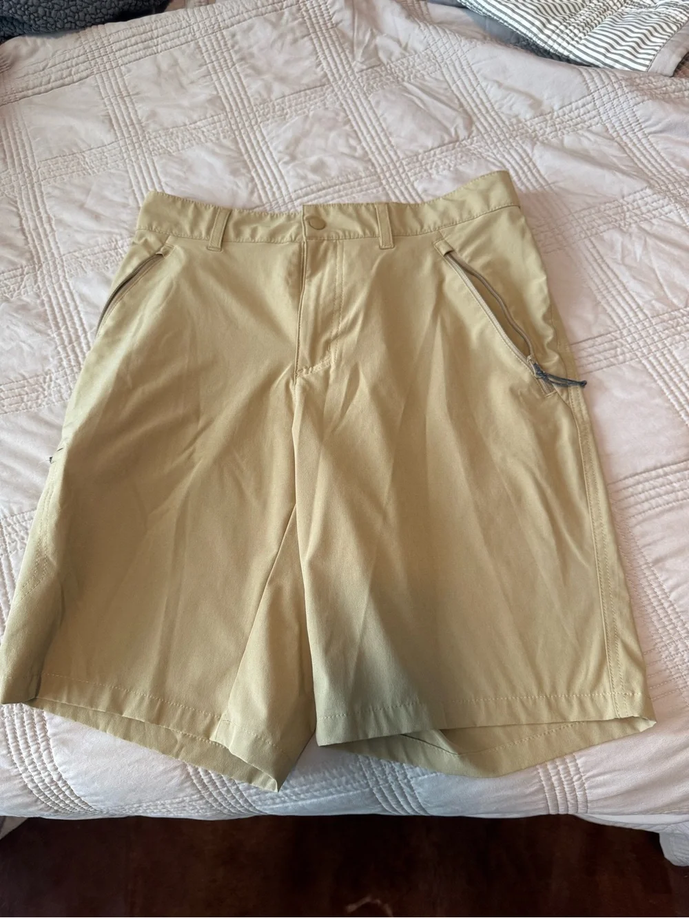 Men’s Columbia Khaki Shorts